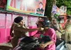 अकबरपुर में एसपी प्राची सिंह ने बांटे हेलमेट, यातायात नियमों के पालन की अपील