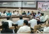 सीएम डैशबोर्ड की समीक्षा में डीएम ने कसी अफसरों की लगाम