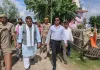 मोहाना नदी के कटान से प्रभावित घरों को झंडी राज महल से पहुंची राहत सामग्री।