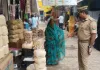 महुली पुलिस द्वारा दुकानदारों से संवाद कर हटवाया गया अवैध अतिक्रमण