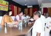 सर्वाेच्च प्राथमिकता पर करें शिकायतों का निस्तारण
