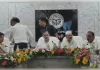 राहुल ने की ‘दिशा’ बैठक, सपा विधायकों ने तख्तियां लेकर किया प्रदर्शन