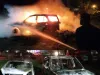 नारसन बॉर्डर के पास वर्कशॉप के बाहर खड़ी दो कारों में लगी भीषण आग