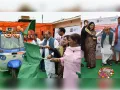 महापौर प्रवेश वाही ने 135 इलेक्ट्रिक स्वच्छता वाहनों को दिखाई हरी झंडी