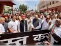 मोदी के ऐलान पर भी नहीं थमा घमासान विपक्ष, बोला-पहले शिक्षा मंत्री इस्तीफा दें