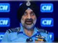 उत्तरी सीमाओं पर वायुसेना प्रमुख ने परखीं सैन्य तैयारियां, बढ़ाया हौसला