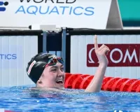 एरिका फेयरवेदर ने न्यूजीलैंड के लिए पहला विश्व तैराकी खिताब जीता
