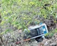 बुलढाणा में निजी बस गहरी खाई में गिरी, 28 घायल