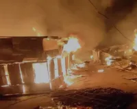 बिहार के पश्चिम चंपारण में आग लगने से सौ घर जलकर खाक