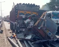 मोहनसराय हाईवे पर खड़ी ट्रेलर के पीछे घुसी ट्रक, चालक की मौत
