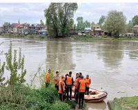 झेलम नदी में नाव डूबी, चार की मौत, दस छात्रों समेत कई लापता