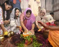 नामांकन से पहले भाजपा प्रत्याशी सीता सोरेन ने बासुकीनाथ में की पूजा-अर्चना