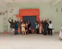 एफडी मामले में खाताधारकों का बैंक पर हंगामा, ढाई घंटे तक शटर बंद कर किया प्रदर्शन