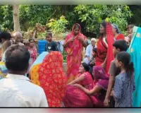 सड़क हादसे के बाद शुरू हुआ विवाद , पुलिस और ग्रामीणों के बीच टकराव 