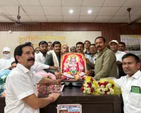 बीडीओ के तबादले पर भावुक विदाई, फूलों की वर्षा के बीच छलक पड़े आंसू