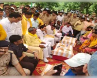 प्रभारी मंत्री ओम प्रकाश राजभर ने अग्निकांड प्रभावित परिवारों से की मुलाकात, प्रदान की आर्थिक सहायता