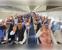 जेवर विधायक की पहल पर नाेएडा एयरपाेर्ट के लिए जमीन देने वाले 170 किसान पहली फ्लाइट से पहुंचे लखनऊ