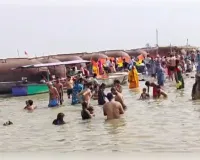 सोमवती अमावस्या पर भक्तों ने लगाई गंगा में डुबकी