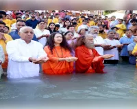 परमार्थ निकेतन में योग दिवस काउंटडाउन का भव्य आयोजन, गंगा तट पर गूंजा योग का संदेश