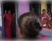 खड़गपुर: भ्रष्टाचार आरोपों पर तृणमूल नेताओं के खिलाफ प्रदर्शन, घरों पर फेंके सड़े अंडे