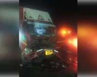 औरैया: एनएच-19 पर डंपर से टकराया कंटेनर ट्रक , हादसे में चालक समेत तीन लोग घायल