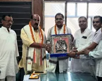 जिला योजना अधिकारी  पद पर चयनित प्रभात सिंह को व्यापारी समाज ने किया सम्मानित 