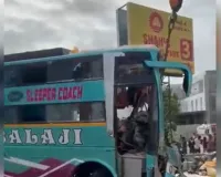 वडोदरा: सड़क किनारे खड़े ट्रक से टकराई बस , हादसे में छह लोगों की दर्दनाक मौत