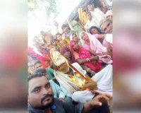 ढोल-नगाड़ों के साथ बेटों और पोतों ने कराई बुजुर्ग माता-पिता की शादी मिसाल बना