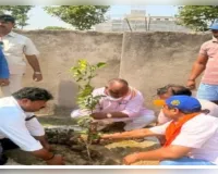 जनप्रतिनिधियों ने पौधरोपण कर दिया एक पेड़ मां के नाम का संदेश