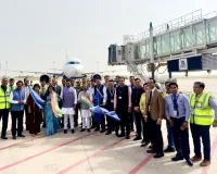 नोएडा इंटरनेशनल एयरपोर्ट से पहली फ्लाइट ने भरी उड़ान, केंद्रीय उड्डयन मंत्री ने दिखाई झंडी