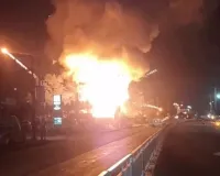 भोपाल में पटाखा दुकान में लगी भीषण आग, धमाकों से दहला क्षेत्र, मची अफरा-तफरी