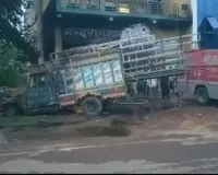 निवाड़ी में टेंट दुकान में भीषण आग, पिकअप वाहन समेत लाखों का सामान जलकर खाक