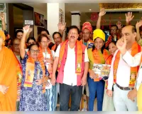 हरिद्वार: विदेशी हिंदू श्रद्धालुओं का 47 सदस्यीय दल चारधाम यात्रा पर रवाना