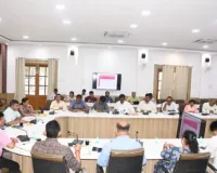 प्रयागराज: स्कूलों के ऊपर अब भी हाईटेंशन तार, डीएम ने अफसरों को दी एफआईआर की चेतावनी