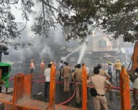 रोहतक: एसी का कंप्रेशर फटने से आधा दर्जन दुकानों में लगी भयंकर आग, भारी नुकसान