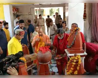 योगी ने मां बगलामुखी के दर्शन कर की पूजा अर्चना, महादेव का किया जलाभिषेक 