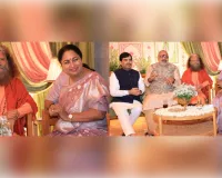 परमार्थ निकेतन पहुंची सीएम रेखा गुप्ता, स्वामी चिदानंद से मिलकर यमुना मुद्दे पर की चर्चा