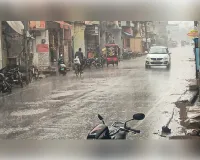 आंधी-बारिश से जौनपुर का मौसम हुआ सुहाना, तापमान में गिरावट से मिली  राहत