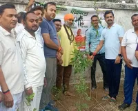 महोबा में ‘एक पेड़ मां के नाम’ अभियान के तहत हुआ वृक्षारोपण, एमएलसी जितेंद्र सिंह सेंगर ने किया शुभारंभ