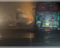 हैदरगढ़ हाईवे: ट्रेलर-ट्रक की भिड़ंत के बाद लगी आग, दो की जिंदा जलकर मौत