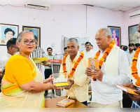 नगर निगम में सेवानिवृत्त कर्मचारियों का भव्य सम्मान, महापौर ने दी शुभकामनाएं