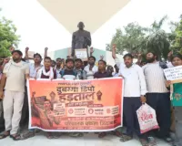 संविदा परिचालकों का पटेल प्रतिमा पर प्रदर्शन, विभिन्न मांगें न पुरी होने पर की नारेबाजी