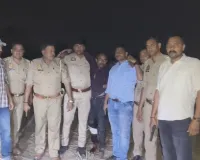 पत्नी की हत्या कर फरार आरोपी पति मुठभेड़ में गिरफ्तार, पुलिस पर फायरिंग के बाद पैर में लगी गोली