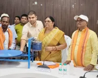 कौशाम्बी में योजनाओं की सौगात: युवाओं को मिले 5 लाख के चेक, लाभार्थियों को बांटे आयुष्मान कार्ड