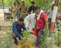 डीएम ने विश्व पर्यावरण दिवस के अवसर पर कलेक्ट्रेट परिसर में किया वृक्षारोपण