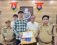 पुलिस अधीक्षक द्वारा अर्पित राज' को बैज लगाकर और किट प्रदान कर किया गया सम्मानित