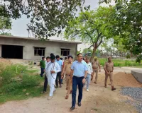 जिलाधिकारी व पुलिस अधीक्षक द्वारा थाना धनघटा परिसर में निर्माणाधीन मेस का किया गया निरीक्षण