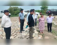 बाढ़ सुरक्षा कार्यों का डीएम ने किया निरीक्षण, मानसून से पहले काम पूरा करने के निर्देश