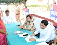 थाना खीरी में डीएम-एसपी ने सुनी समस्याएं,दिए निस्तारण के निर्देश