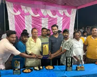 चंदन इलेवन व एसटी स्पोर्ट परसपुर का शानदार प्रदर्शन मुख्य अतिथि रहे समाजसेवी दिग्विजय गुप्ता 